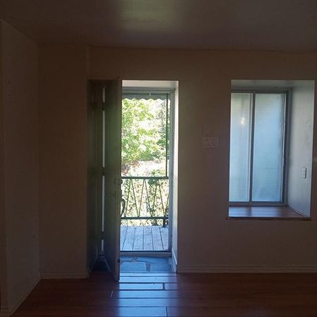 grand 4 1/2, bord de l'eau, à louer à Montréal-nord, Grand balcon avec vue sur le fleuve - Photo 3