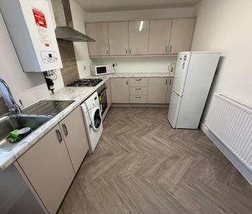 3 bedroom semi-detached house to rent - Photo 5