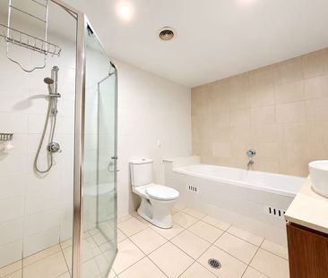 Spacious 2-Bedroom Split-Level Apartment with Beautiful Water Views... - Photo 4