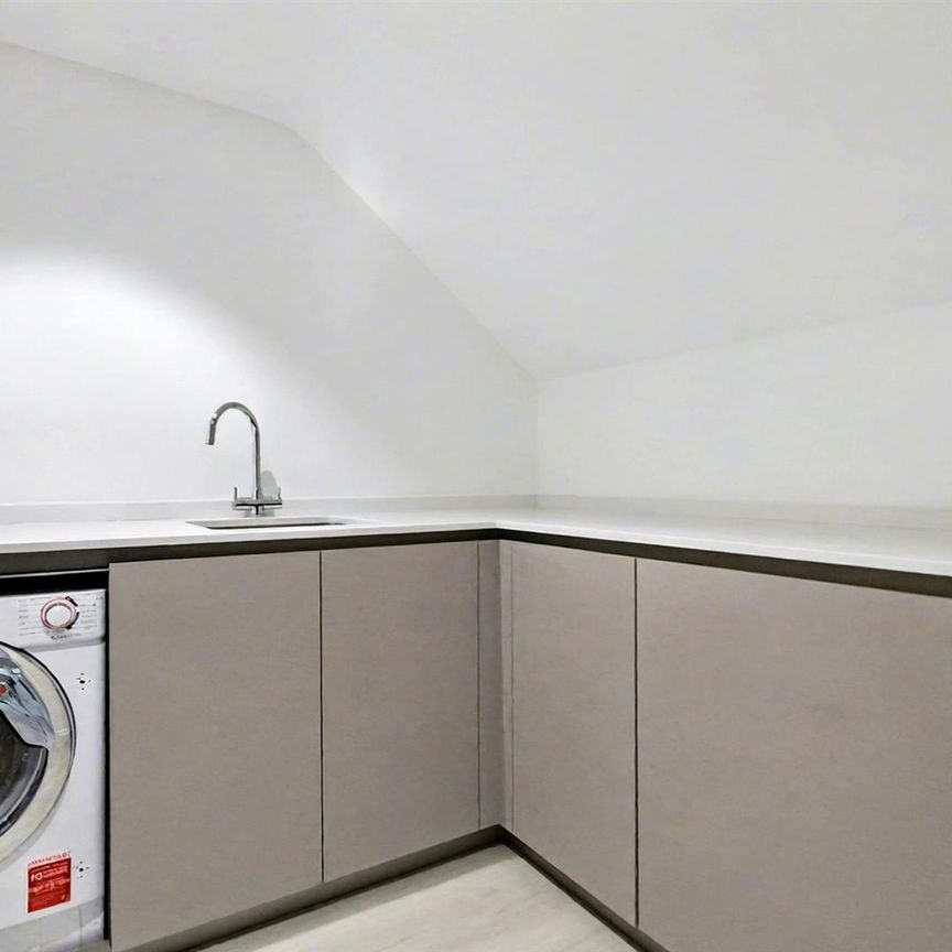 A 2 Bedroom Flat in Christchurch Road GL50 2NY - Photo 1