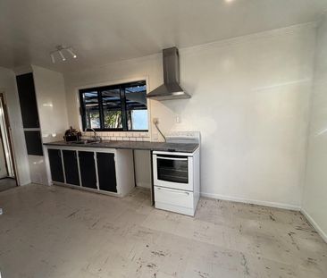 Renovated four-bedroom family home - Photo 2