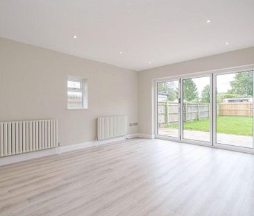 4 bedroom detached house to rent - Photo 2