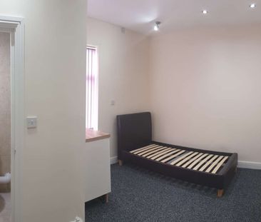 Brand New En-Suite Rooms Near Russell's Hall Hospital - Photo 2