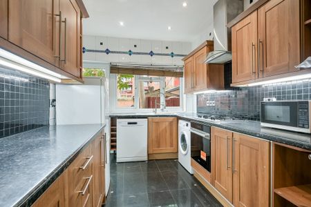 Bowes Road, W3, London - Photo 5