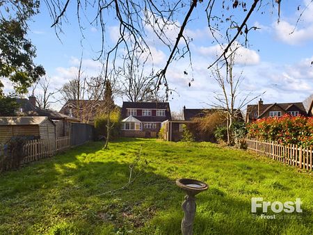 The Embankment, Wraysbury, Staines-upon-Thames,TW19 - Photo 4