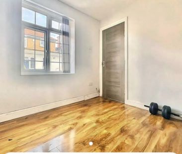 4 bedroom House To Let - Photo 3