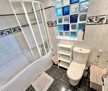 3 bedroom end of terrace house to rent - Photo 2