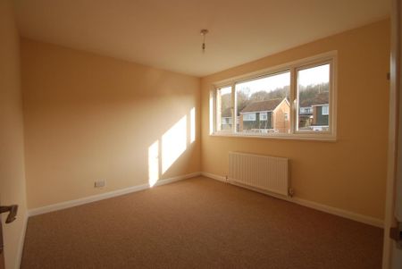 4 bedroom semi-detached house to rent - Photo 5