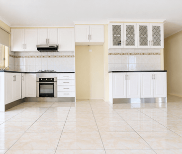 Comfortable Family Home in a Convenient Location - Photo 2