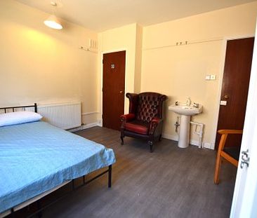 Double Room Available Now - Photo 3