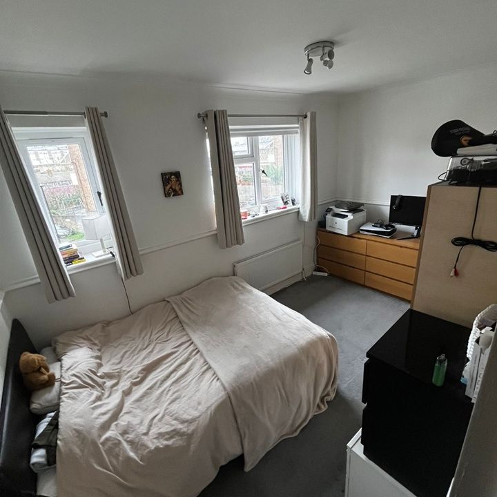 Room in a Shared House, Ordnance Road, E16 - Photo 1