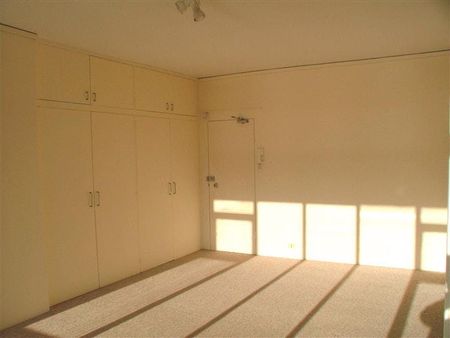 10/106 Elizabeth Bay Road - Photo 2