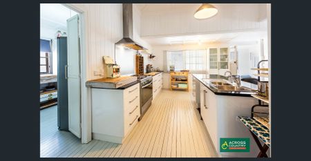 Acre Character Home Murgon - Photo 2