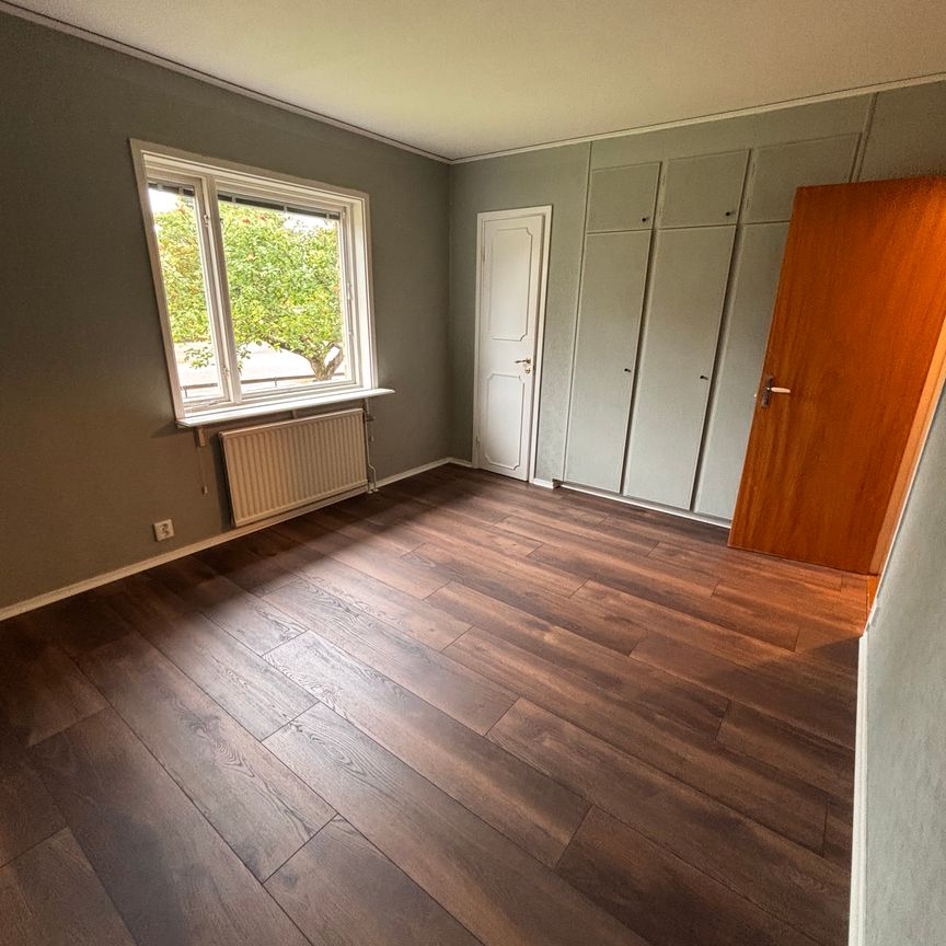 Södergatan, Heby - Photo 1