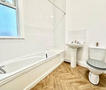 2 bedroom terraced house to rent - Photo 4