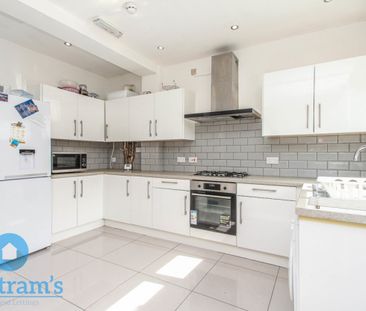 5 bed Semi-Detached House for Rent - Photo 3