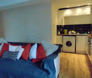 3 bedroom ground floor flat to rent - Photo 6