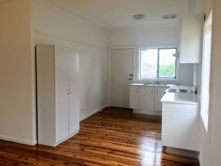 3 Bedroom Home with Air Conditioning&excl; - Photo 3