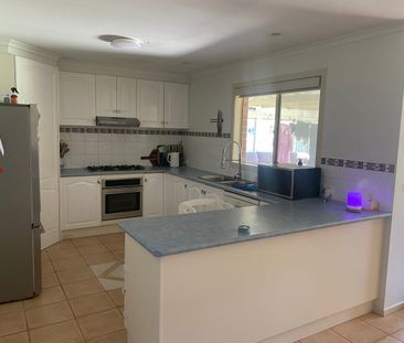 LARGE FAMILY HOME - Photo 2