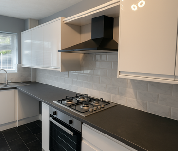 3 bedroom terraced house to rent - Photo 2