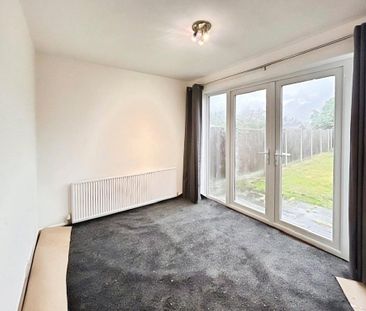 4 bedroom semi-detached house to rent - Photo 5