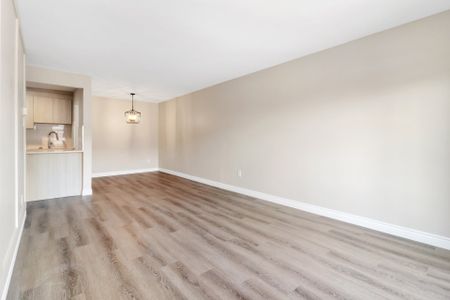 5055 Boul. des Sources, #300 - Photo 4