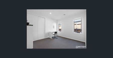 Modern Family Living in a Prime Officer Location - Photo 5