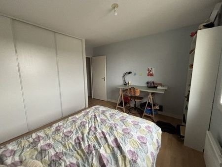Location Appartement 3 pièces 84m² ANGOULEME 16000 - Photo 2