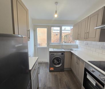 2 bedroom terraced house to rent - Photo 4