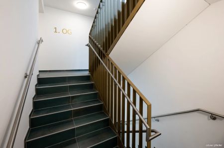 NEUBAUERSTBEZUG: MODERNE; RUHIGE 2 ZIMMERWOHNUNG MIT BEEINDRUCKENDEM BALKON + GARAGENPLATZ - Foto 4