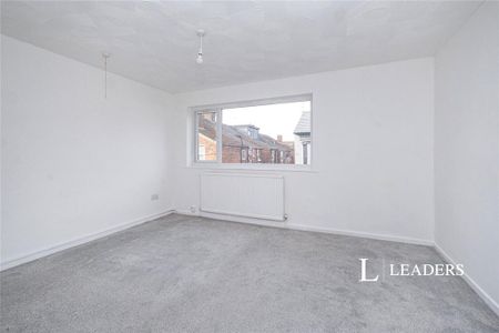 3 bedroom terraced house to rent - Photo 4