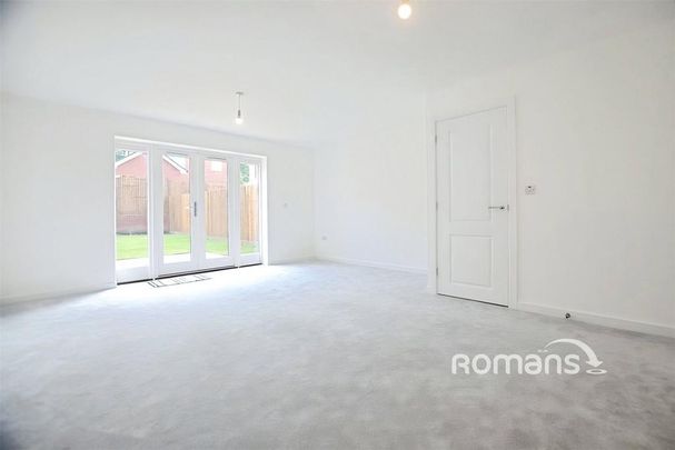 3 bedroom semi-detached house to rent - Photo 1