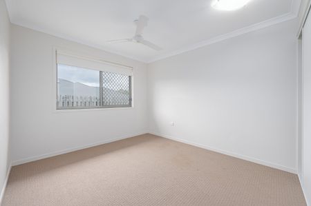 MODERN FAMILY HOME IN QUIET KIRKWOOD ESTATE - Photo 4