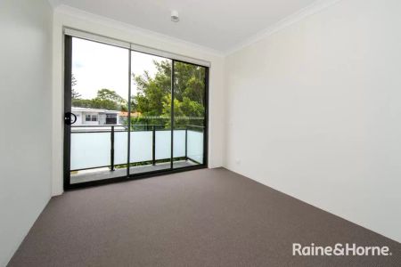 Apartment with 2 bedrooms, 1 bathroom & parking for 1 car - Photo 5
