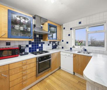 3 bedroom flat to rent - Photo 6