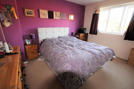 3 bedroom semi-detached house to rent - Photo 3