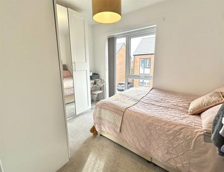 3 Bedroom Semi Detached To Let - Photo 4