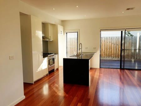 1/1 Percy Street, Newport VIC 3015 - Townhouse For Rent | Domain - Photo 5