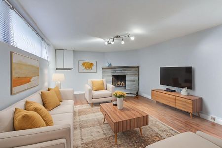 For Lease - 364 Agar Avenue, Bradford West Gwillimbury, Ontario - Photo 2