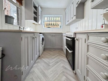 2 bedroom end of terrace house to rent - Photo 2