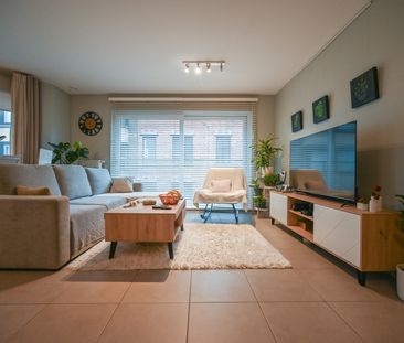 Aantrekkelijk en energiezuinig appartement in hartje Izegem - Photo 1