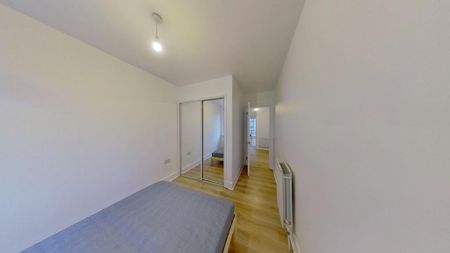 3 bedroom flat to rent - Photo 4