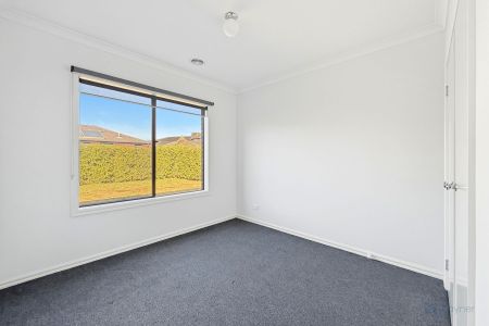 Well presented 3 bedroom home - Photo 2