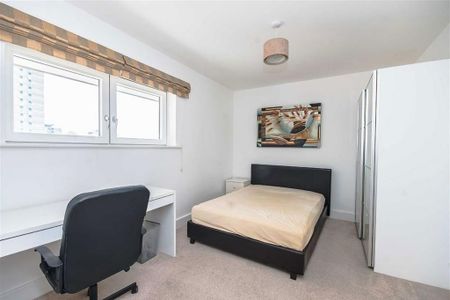 3 bedroom flat to rent - Photo 4