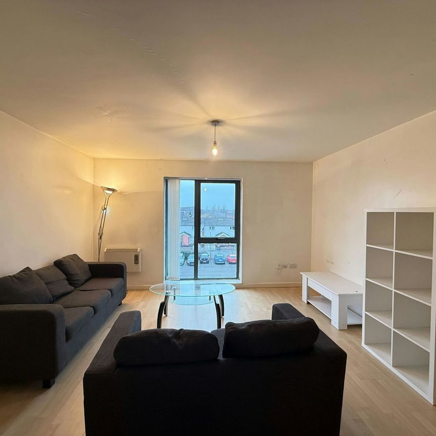 Flat to rent on - Photo 1