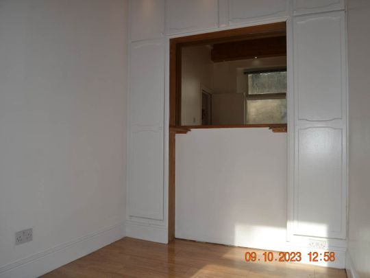 The Parade, Roath, Cardiff - Photo 1