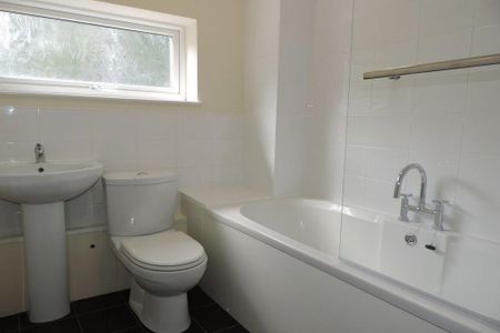3 bedroom terraced house to rent - Photo 3