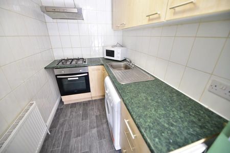 3 bedroom flat to rent - Photo 5