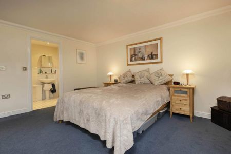 5 bedroom townhouse to rent - Photo 4