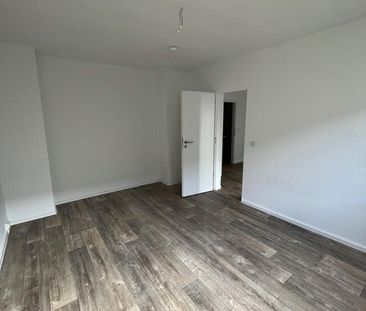 Einziehen & Wohlfühlen: schöne 2- Raumwohnung mit Balkon im EG - Photo 3